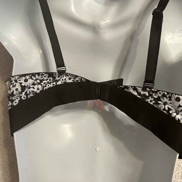 Pink Victoria’s Secret bralette - Picture 7 of 7